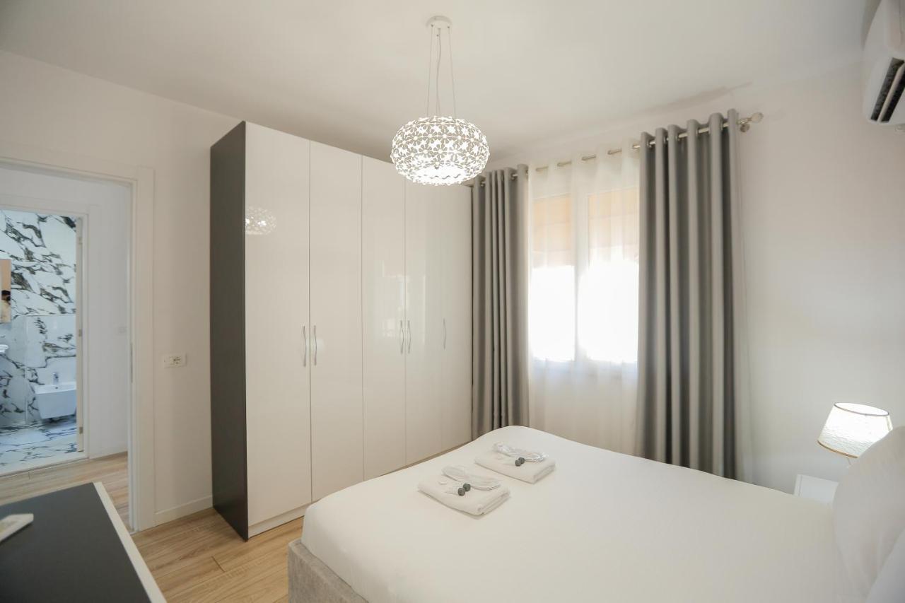 Miku Apartment-Spectacular 1Bd At Komuna E Parisit Tirana Buitenkant foto