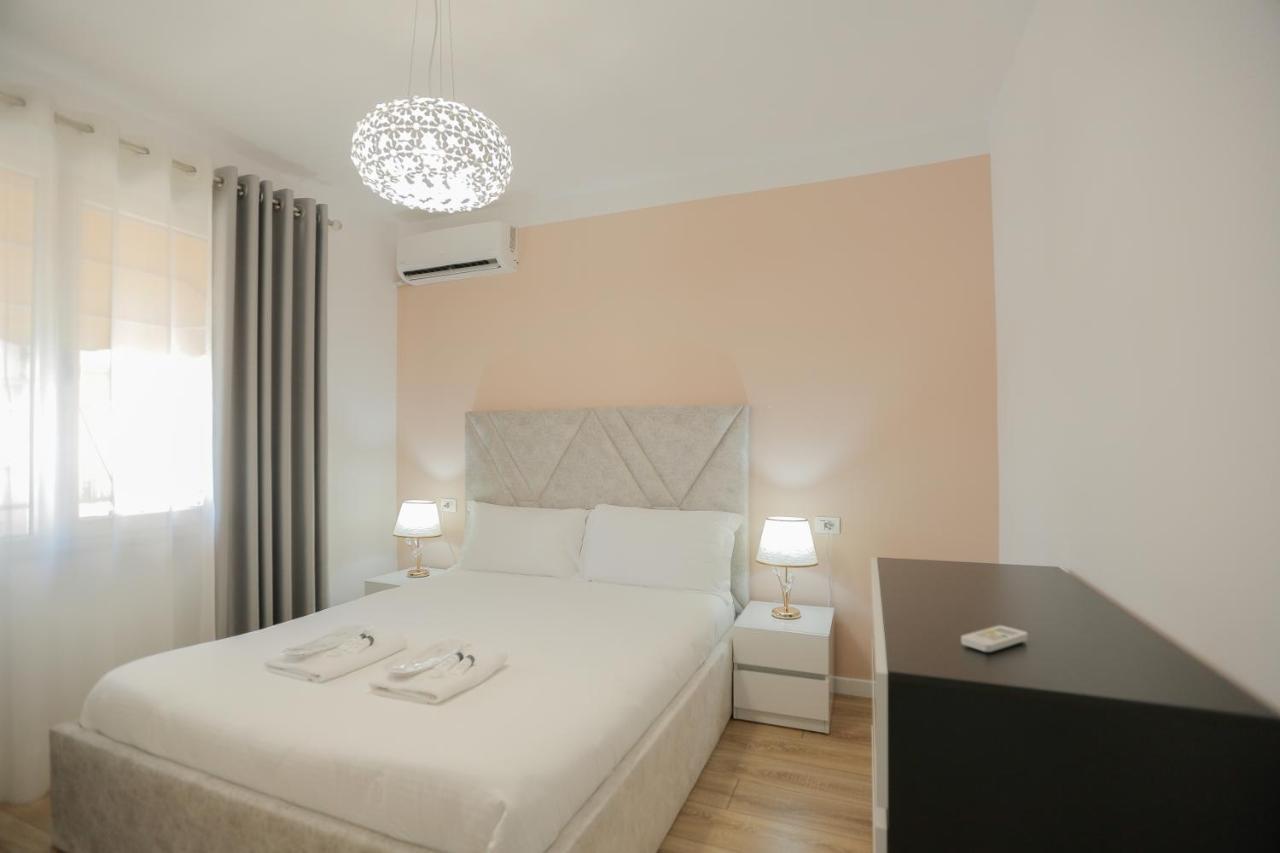 Miku Apartment-Spectacular 1Bd At Komuna E Parisit Tirana Buitenkant foto